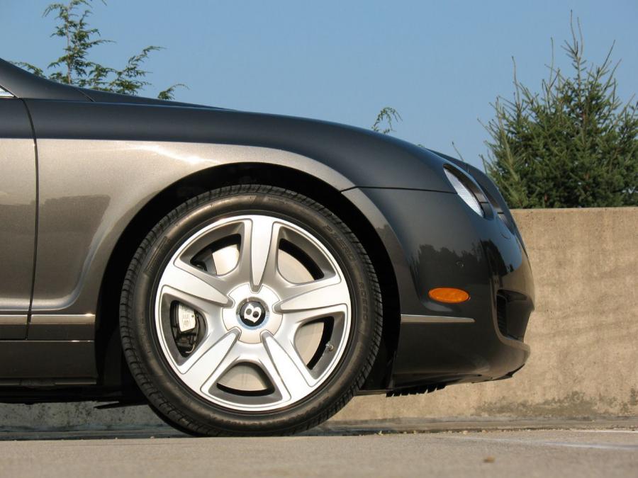 Детали экстерьера Bentley Continental GTC 2007 года  (фото 10 из 51)